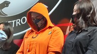 Polisi mengamankan barang terlarang tersebut dari tas milik Catherine Wilson. Foto: (Febri/detikcom)