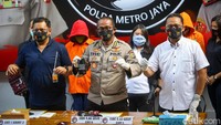 Keket diamankan bersama barang bukti narkotika jenis sabu beratnya hampir 0,66 gram dan yang satu lagi 0,43 gram. (Foto: Grandyos Zafna)