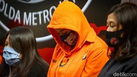 Polisi pun langsung membawa Catherine Wilson ke Direktorat Narkoba Polda Metro Jaya untuk dilakukan pemeriksaan lebih lanjut. 