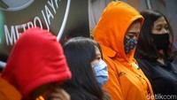 Berdasarkan hasil tes urine yang dilakukan, Catherine Wilson positif menggunakan sabu.