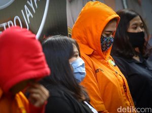 Video Penampakan Catherine Wilson Berbaju Tahanan di Polda Metro