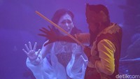 Ada juga satu persoalan penting yang harus dilakukan mermaid, yaitu berpuasa sebelum diving. Hal ini dilakukan agar pengaturan nafas lebih mudah ketika mereka mulai masuk ke dalam air.