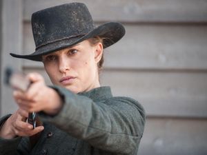 Sinopsis Film Jane Got A Gun: Natalie Portman Melawan Geng Mematikan