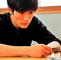 Meski belum dikonfirmasi, banyak orang berspekulasi bahwa Haruma yang mulai akting sejak kecil tersebut meninggal karena bunuh diri. Tak lama setelah berita kematiannya terungkap, nama Haruma Miura jadi trending topic. Para fans berduka atas kepergian pria kelahiran 5 April 1990 ini. Foto: Twitter @miuraharuma_jp