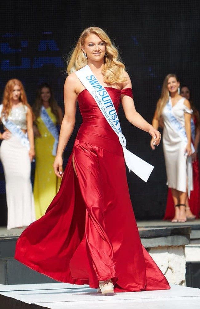 Jasmine Archer-Jones adalah Miss Swimsuit UK 2019 yang gelarnya baru saja dicopot setelah mengunggah postingan kontroversial. Dalam sebuah tulisan di Facebook, ia menyalahkan George Floyd dan komunitas orang kulit hitam lain atas diskriminasi yang terjadi pada mereka. Foto: Facebook Jasmine Archer-Jones