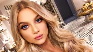 Potret Miss Swimsuit UK yang Gelarnya Dicopot Karena Posting Tulisan Rasis