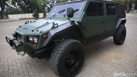 Bicara perlengkapan tempurnya, pihak Pindad membenamkan bracket senjata kaliber 7,62, dengan konsol senapan serbu SS2-V4. Selain itu juga sudah dilengkapi towing 4 buah, termasuk winch (alat derek) dengan kemampuan menarik beban hingga 4,5 ton.