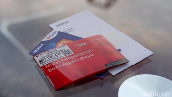 Dalam paket penjualannya diberikan perdana Telkomsel. Foto: Adi Fida Rahman/detikINET