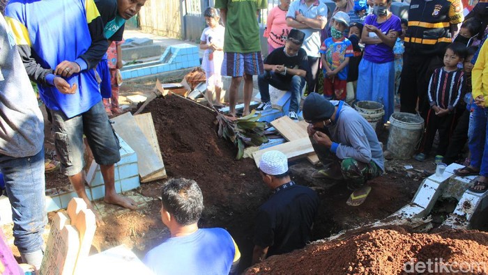 Pemakaman Bocah yang Meninggal Dalam Toren