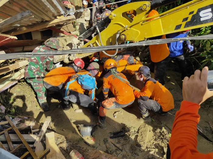 Pencarian korban banjir bandang Masamba, Luwu Utara, terus dilakukan (dok. Istimewa)