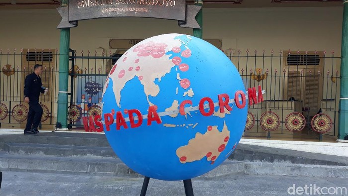 Peringatan waspada virus Corona di Titik Nol Kilometer Yogyakarta