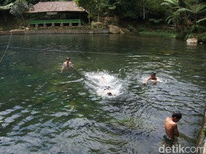Segarnya Mandi-mandi di Telaga Cisaladah