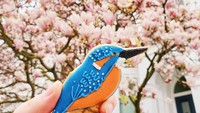 Lihat kue mungil berbentuk burung ini. Tampilannya sangat cantik dan lebih mirip hiasan kulkas. Selain menjual biskuit dan cookies, di sini juga ada cake dan es krim yang bisa disantap sambil santai. Foto: instagram @biscuiteers