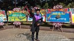 UMK Gelar Wisuda Drive Thru, Wisudawan Ini Pilih Gunakan Sepeda