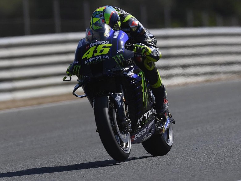 Valentino Rossi JEREZ DE LA FRONTERA, SPAIN - JULY 15: Valentino Rossi of Italy and Monster Energy Yamaha MotoGP Team heads down a straight during the MotoGP tests at the Circuito de Jerez on July 15, 2020 in Jerez de la Frontera, Spain. (Photo by Mirco Lazzari gp/Getty Images)
