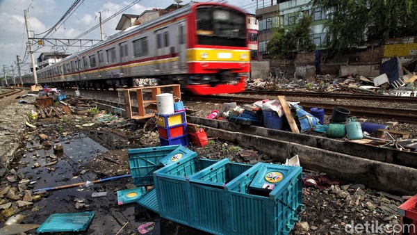 Yang Tersisa dari Pemukiman Pinggir Rel Kampung Bandan