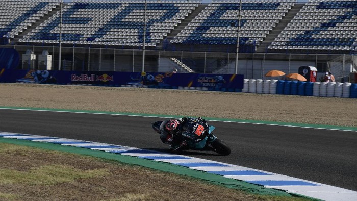 Petronas Yamaha SRTs French rider Fabio Quartararo rides during the third MotoGP free practice session of the Spanish Grand Prix at the Jerez racetrack in Jerez de la Frontera on July 18, 2020. (Photo by JAVIER SORIANO / AFP)