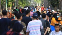 Sejumlah warga tampak mendatangi area sekitar Banjir Kanal Timur (BKT) untuk beraktivitas di Minggu pagi.