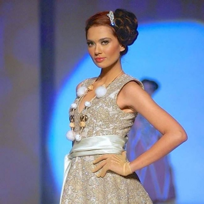 Catherine Wilson pernah menjadi brand ambassador sebuah merek kosmetik Indonesia pada tahun 2000-an. Berdarah campuran Arab-Inggris dan Indonesia, wajah blasteran Catherine membuatnya laris di Tanah Air. Foto: Dok. Instagram @catherinewilson