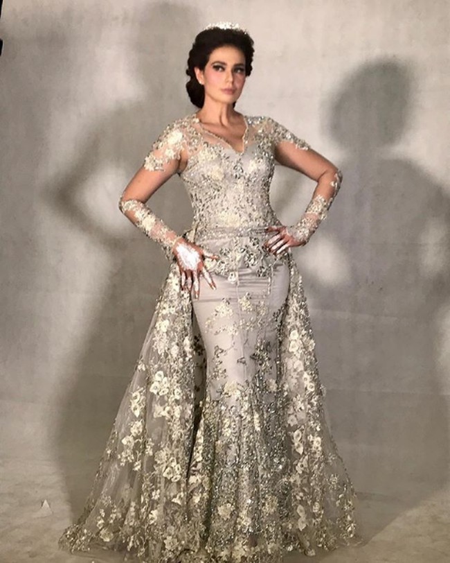 Ini adalah salah satu penampilan Catherine Wilson saat comeback menjadi model. Wanita kelahiran 25 Februari 1981 itu tampil memeragakan koleksi busana pengantin.Foto: Dok. Instagram @catherinewilson