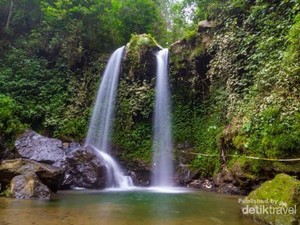 Segarnya Curug Grenjengan Kembar di Magelang