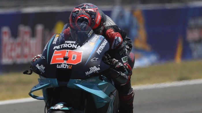 JEREZ DE LA FRONTERA, SPAIN - JULY 18: Fabio Quartararo of France and Petronas Yamaha SRT heads down a straight during the MotoGP of Spain, Qualifying at Circuito de Jerez on July 18, 2020 in Jerez de la Frontera, Spain. (Photo by Mirco Lazzari gp/Getty Images)