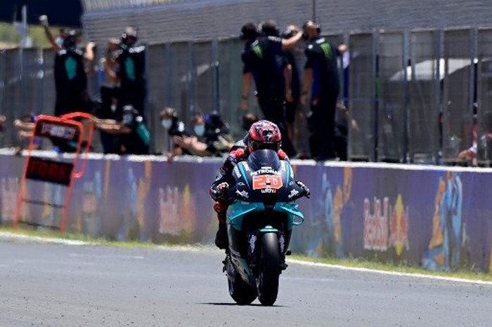 Petronas Yamaha SRTs French rider Fabio Quartararo crosses the finish line of the MotoGP race of the Spanish Grand Prix at the Jerez racetrack in Jerez de la Frontera on July 19, 2020. (Photo by JAVIER SORIANO / AFP)