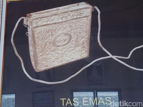 Foto perhiasan emas temuan di rumah situs Wonoboyo, Klaten, Minggu (19/7/2020).
