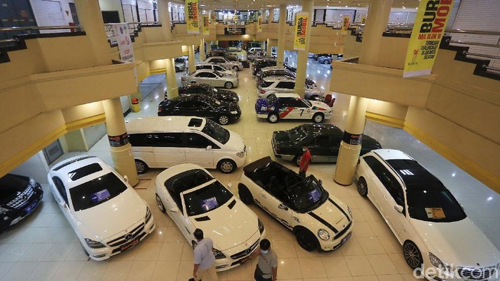 Penjualan mobil bekas turut terdampak pandemi COVID-19. Namun, kini penjualan mobil bekas itu kembali bergeliat di kala Jakarta menerapkan PSBB transisi.