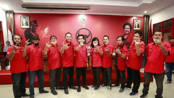 Gibran-Teguh bersama jajaran PAC PDIP Solo, Minggu (19/7/2020).