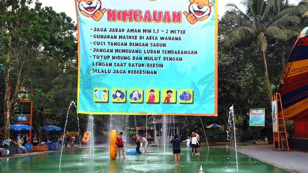Sejumlah taman rekreasi di Bogor mulai dibuka kembali dengan terapkan protokol kesehatan. Salah satunya adalah The Jungle Waterpark.
