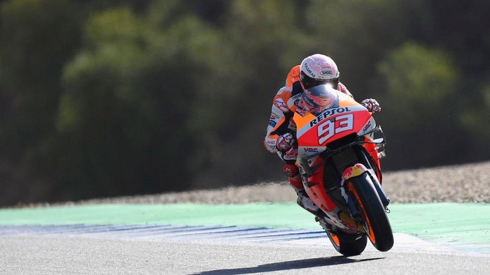 JEREZ DE LA FRONTERA, SPAIN - JULY 18:  Marc Marquez of Spain and Repsol Honda Team heads down a straight during the MotoGP of Spain - Qualifying at Circuito de Jerez on July 18, 2020 in Jerez de la Frontera, Spain. (Photo by Mirco Lazzari gp/Getty Images)