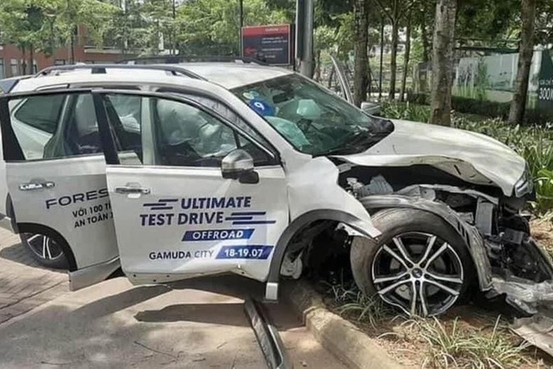 Mobil Test Drive Ringsek Saat Dijajal Calon Konsumen Mobil Test Drive Ringsek Saat Dijajal Calon Konsumen