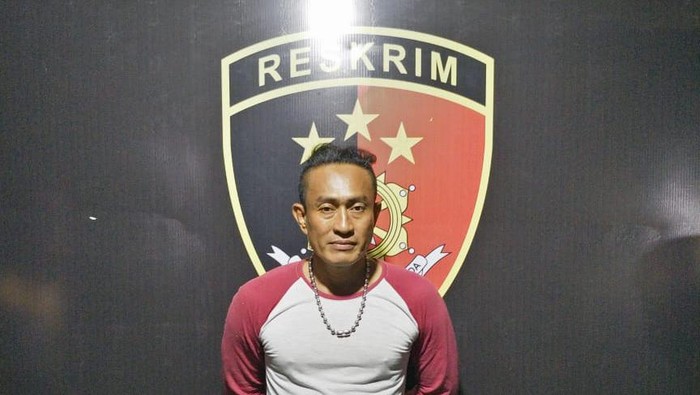 Pecatan Brimob mencuri ikan di empang warga di Bone, Sulsel