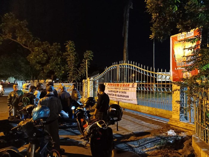 Penutupan Alun-alun Lor Keraton Surakarta, Sabtu (18/7/2020) malam. (Istimewa)