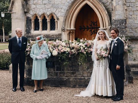 Putri Beatrice dan Edoardo Mapelli Mozzi menikah di Royal Chapel of All Saints di Royal Lodge, Windsor, Inggris.