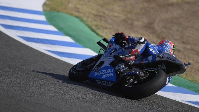 JEREZ DE LA FRONTERA, SPAIN - JULY 18: Alex Rins of Spain and Team Suzuki ECSTAR  rounds the bend during the MotoGP of Spain - Qualifying at Circuito de Jerez on July 18, 2020 in Jerez de la Frontera, Spain. (Photo by Mirco Lazzari gp/Getty Images)