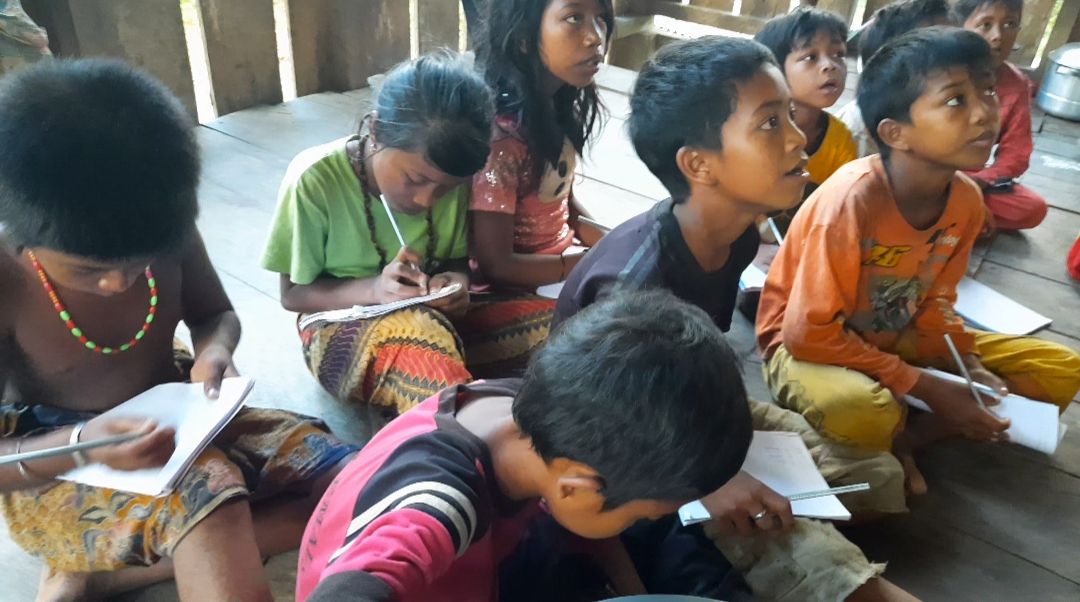 Semangat belajar anak-anak Rimba di Jambi (Ferdi-detikcom)