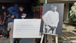 Foto Hitam-Putih Sapardi Djoko Damono di Rumah Duka