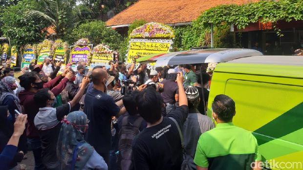 Suasana rumah duka Sapardi Djoko Damono