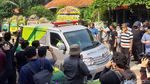 Foto Hitam-Putih Sapardi Djoko Damono di Rumah Duka