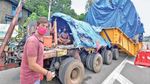 Potret Truk 74 Roda yang Habiskan Waktu 1 Tahun untuk Kirim Barang