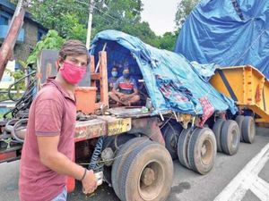 Busyet, Truk 74 Roda Ini Butuh 1 Tahun untuk Kirim Barang