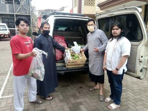 Warga Lembang Bentuk Komunitas Peduli Monyet Ekor Panjang yang Kelaparan