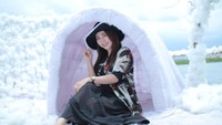 Tak perlu merogoh kocek terlalu dalam untuk menikmati salju ala Lamongan ini. Pengelola hanya mematok harga Rp 15 ribu per orang untuk bisa mendapatkan spot foto di lokasi sebanyak 3 spot foto. Murah meriah kan? (Eko Sudjarwo/detikcom)