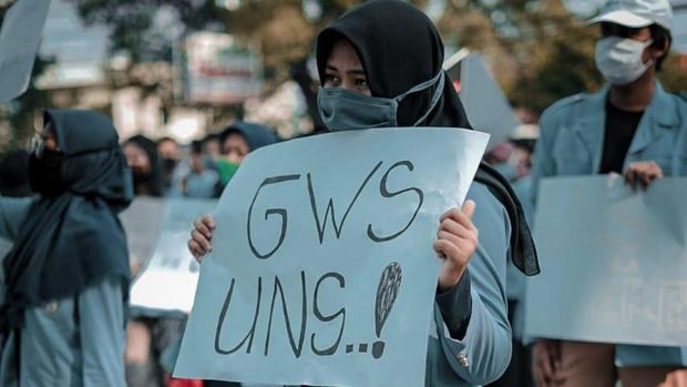 Aksi #UniversitasNggaweSusah di UNS Solo, Senin (20/7/2020)