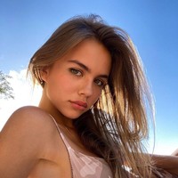 Kencan singkat juga pernah dijalani Brooklyn dengan Alex Lee Aillon, seorang model yang berbasis di New York dan Los Angeles. Menurut sumber, pasangan muda-mudi ini dekat sekitar dua bulan, namun tak pernah resmi pacaran. Foto: Instagram/@alexleeaillon