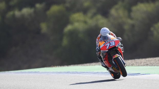 JEREZ DE LA FRONTERA, SPAIN - JULY 18: Alex Marquez of Spain and Repsol Honda Honda heads down a straight during the MotoGP of Spain Qualifying at Circuito de Jerez on July 18, 2020 in Jerez de la Frontera, Spain. (Photo by Mirco Lazzari gp/Getty Images)