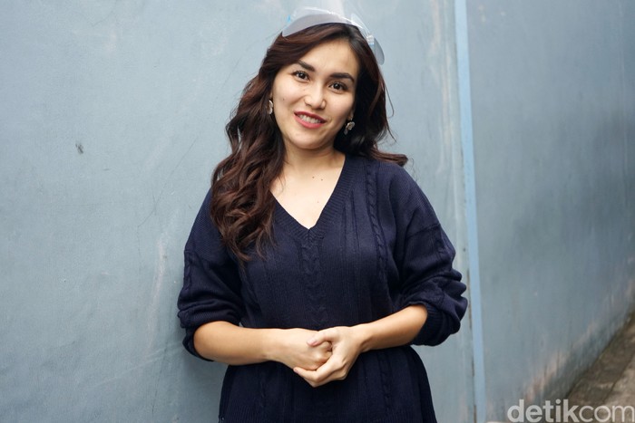 Ayu Ting Ting saat ditemui di kawasan Trans TV.