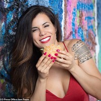 Hasilnya telah digaransi bisa mendapatkan orgasme terbaik dibanding sex toy, ungkap Candida.  Foto: Instagram hi_candida/Daily Mail